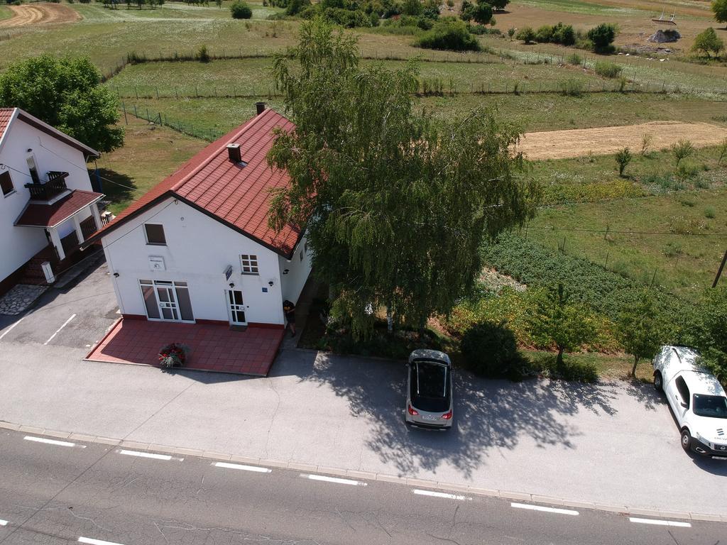 米拉马尔公寓 Otočac 外观 照片